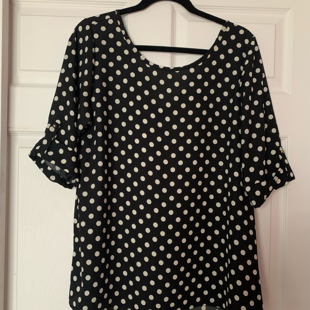 Short-sleeve blouse with back bow detail
